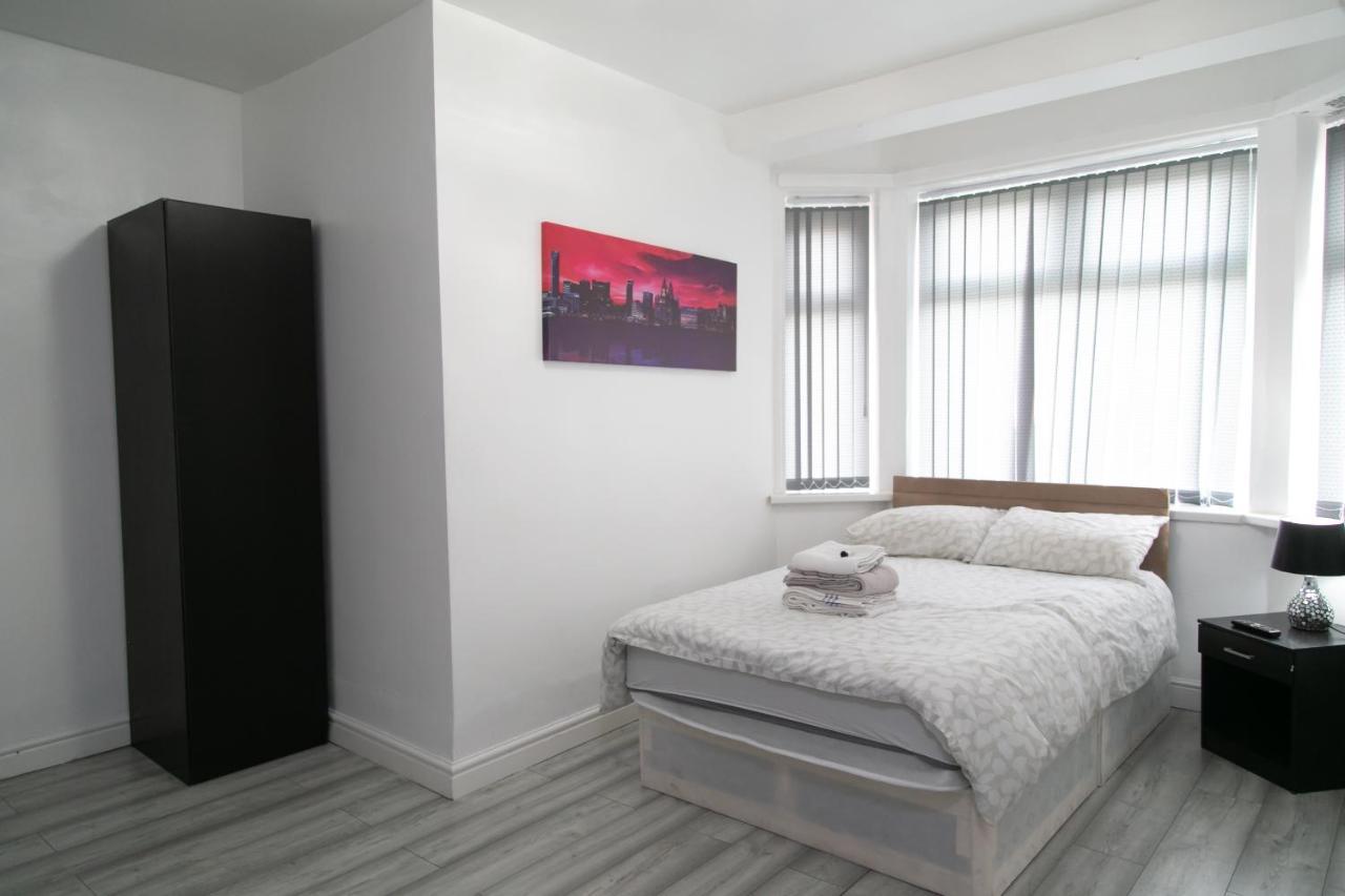 Hills View Apartments Манчестер Экстерьер фото