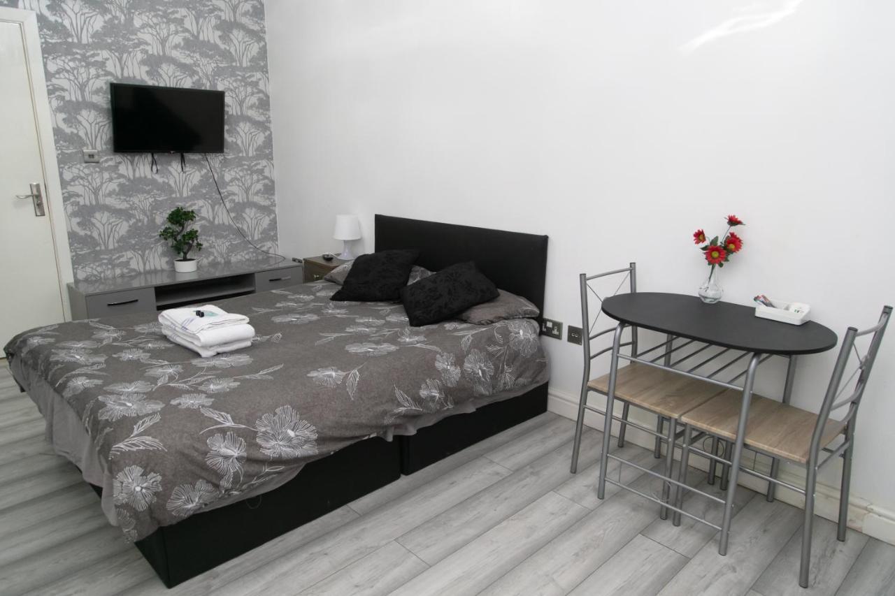 Hills View Apartments Манчестер Экстерьер фото