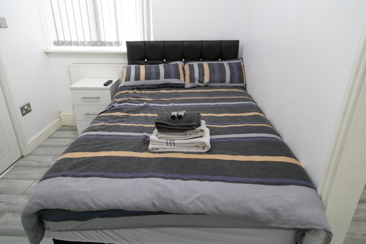 Hills View Apartments Манчестер Экстерьер фото