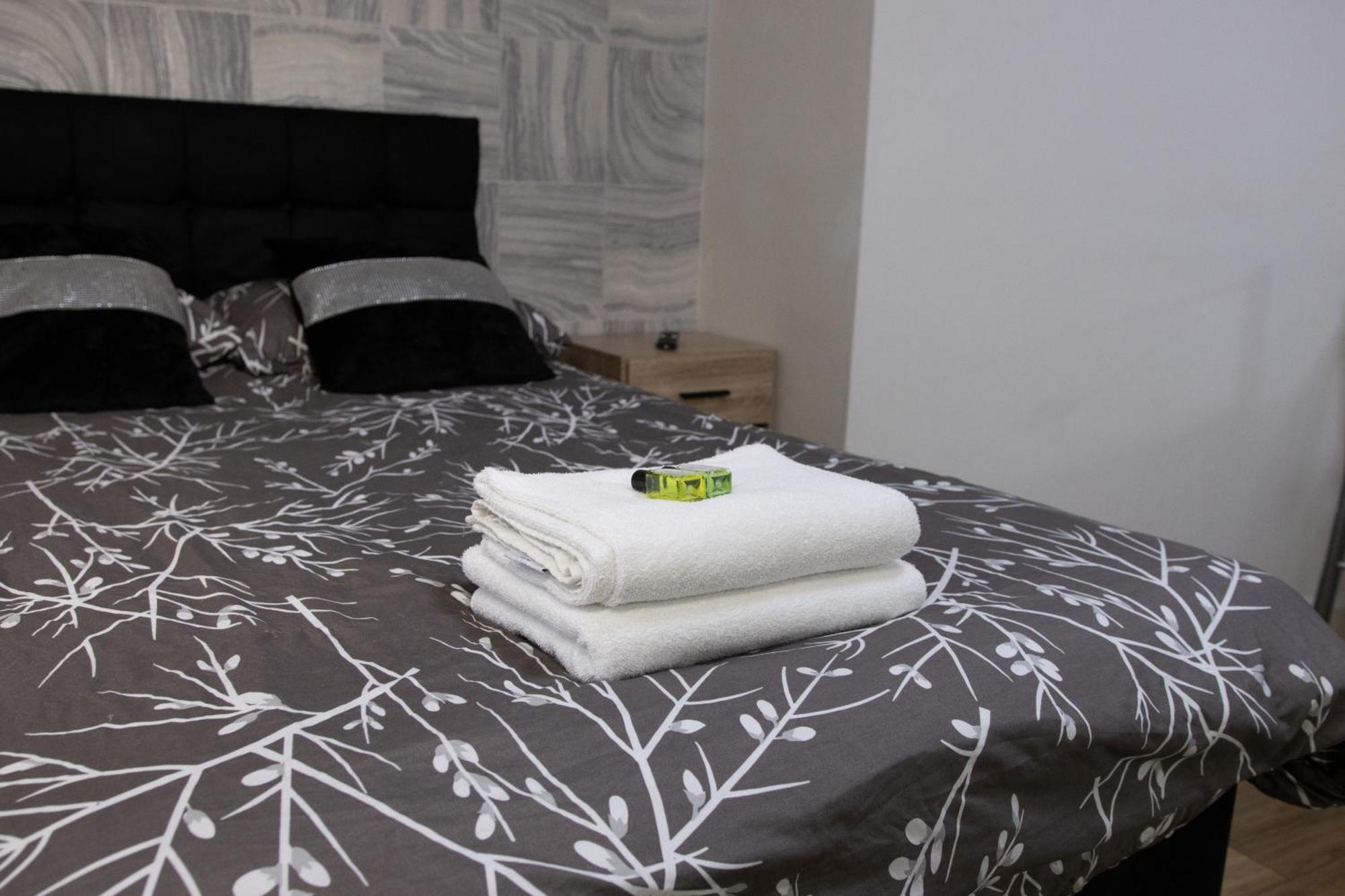 Hills View Apartments Манчестер Экстерьер фото