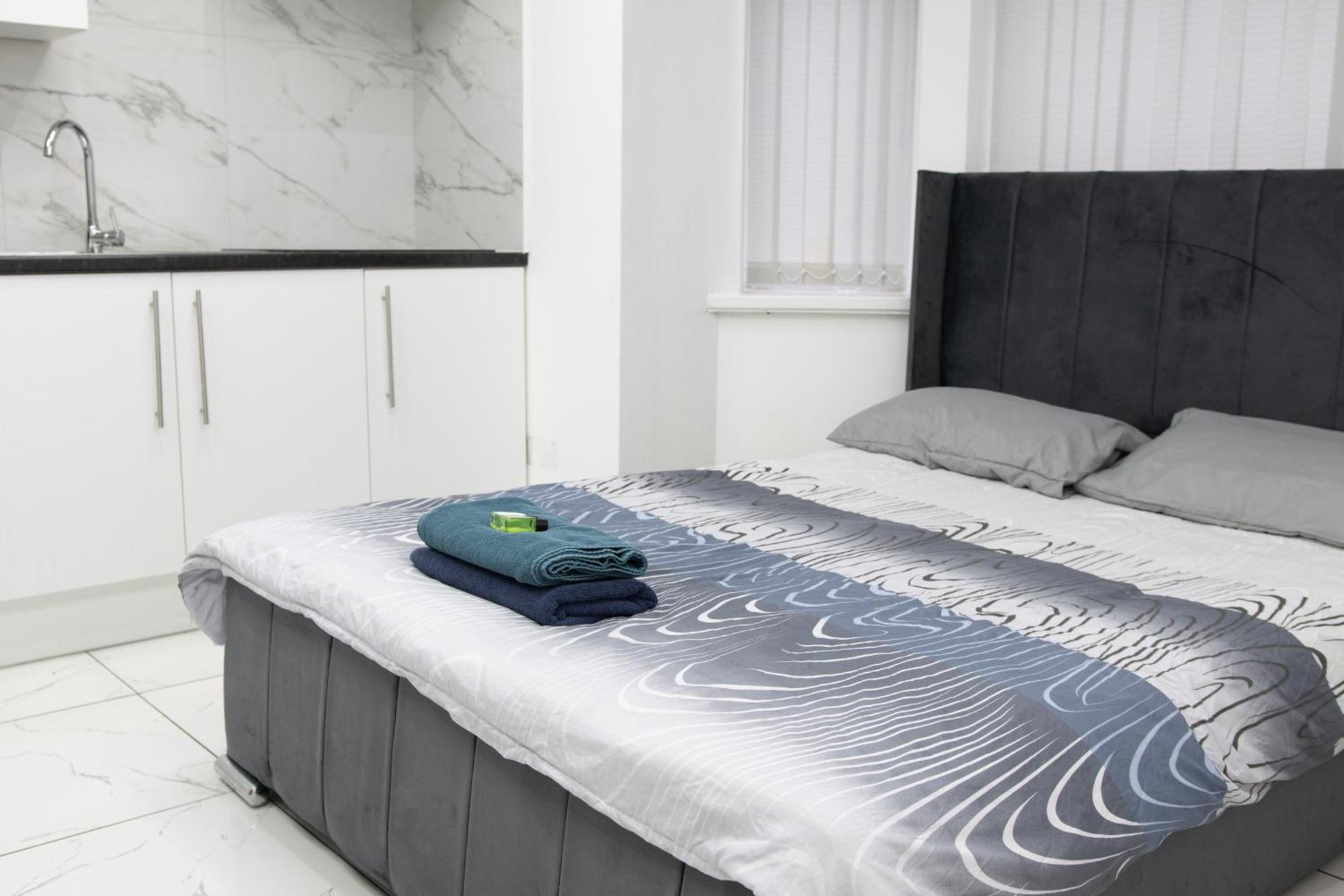Hills View Apartments Манчестер Экстерьер фото