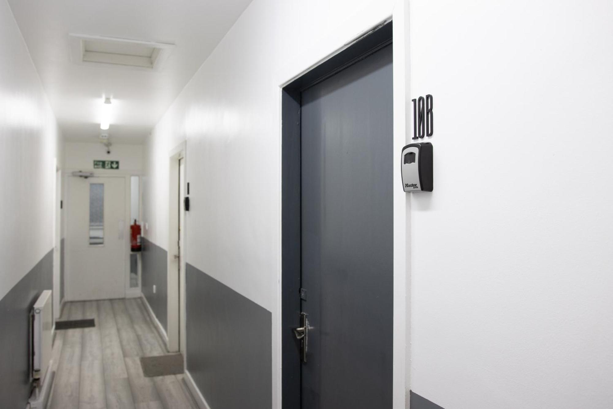 Hills View Apartments Манчестер Экстерьер фото