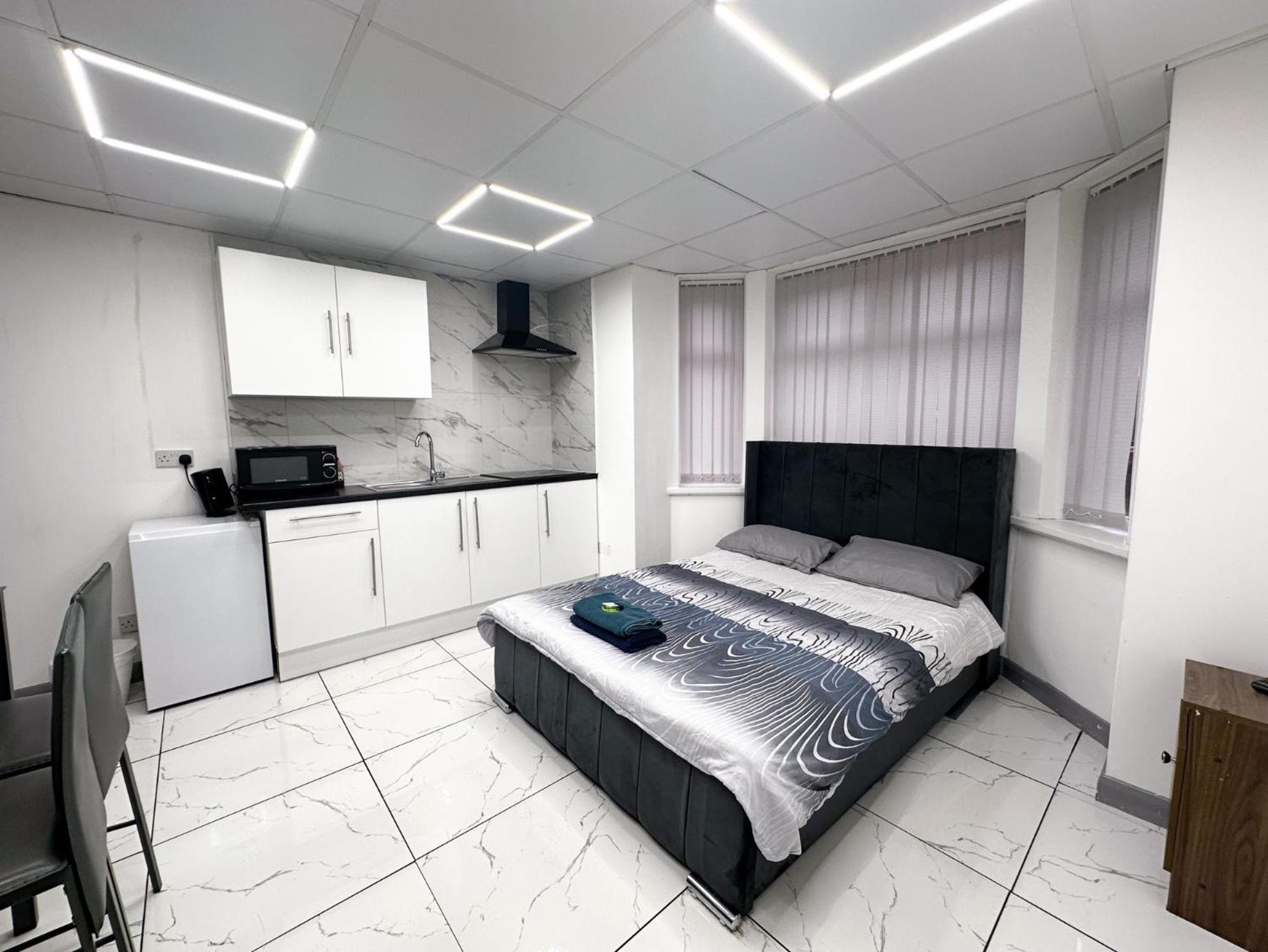 Hills View Apartments Манчестер Экстерьер фото